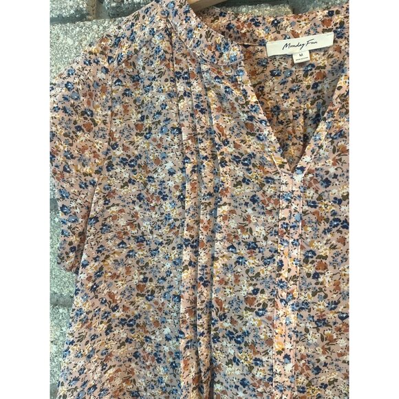 Monday Fun Floral Print Blouse M Short-Sleeve Lightweight For Women - Picture 4 of 7
